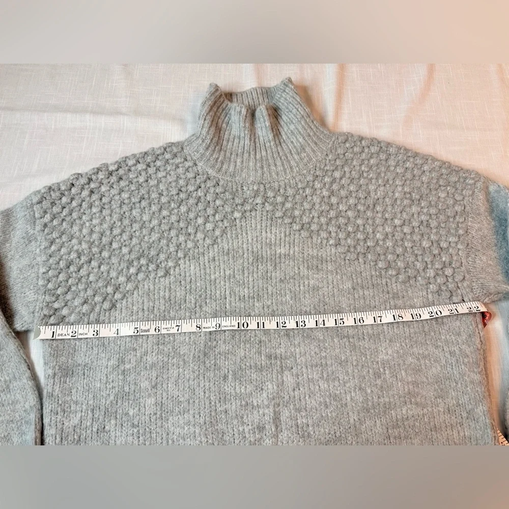 Free People Sweater Womens Medium Light Heather Gray Bradley Textured Turtleneck